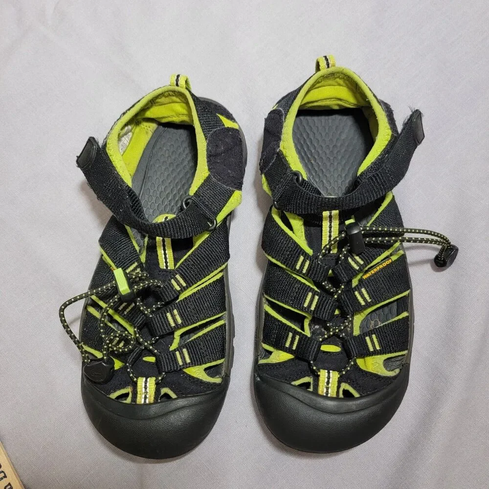 Keen Newport H2 Youth Big Kid youth Sz‎ 4 Close Toe Sandals Neon Green
